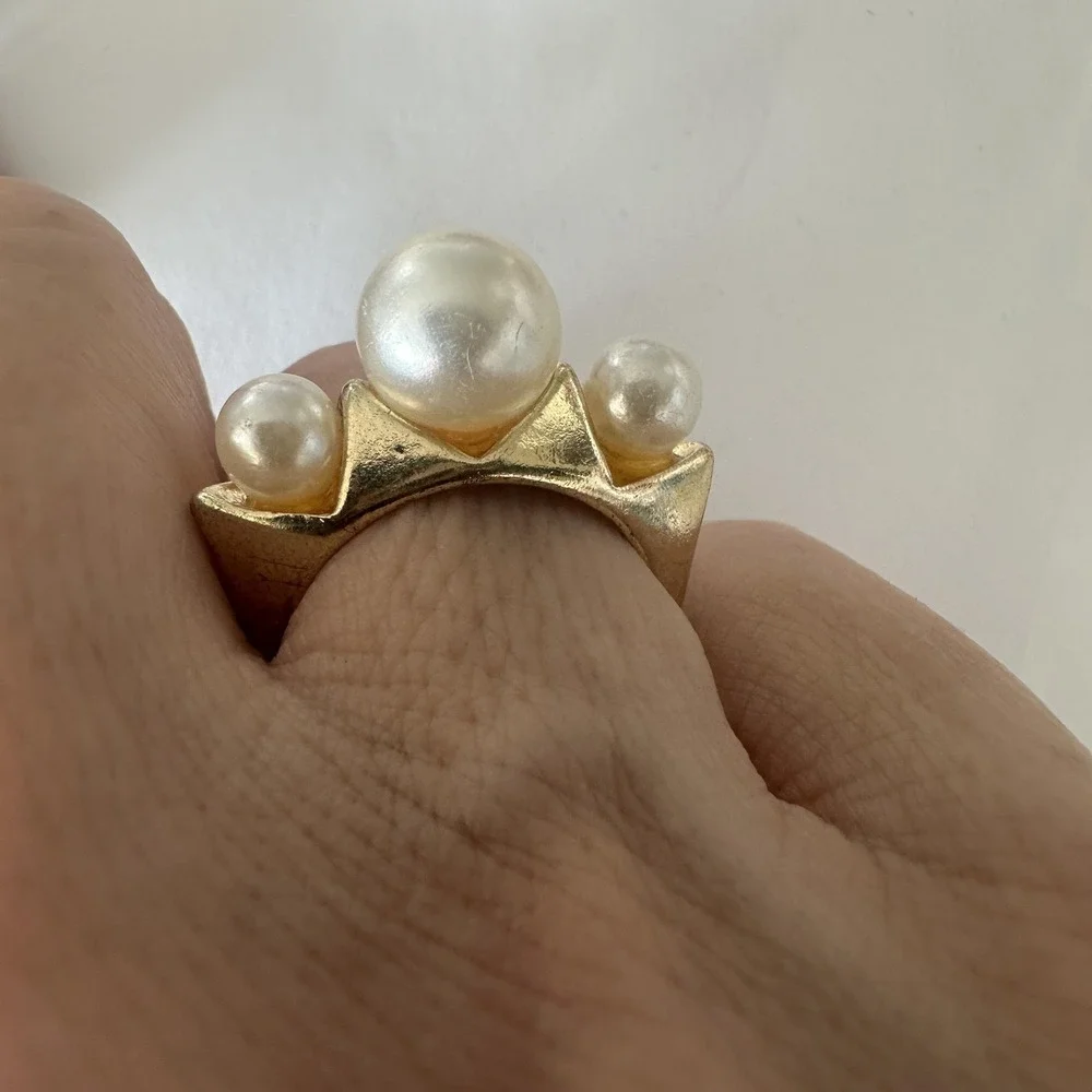 Gold Tone Cream Faux Pearl Statement‎ Cocktail Ring Womens Size 7.75 Crown